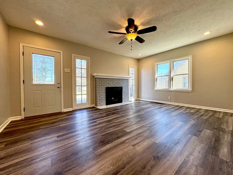 2355 Dahlen Ave — Photo 6