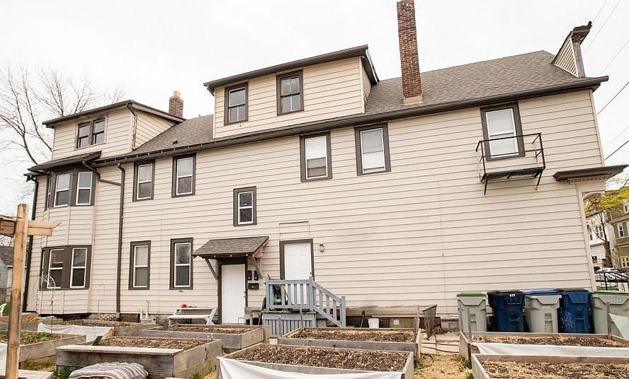 1st image of 829 E Clarke St