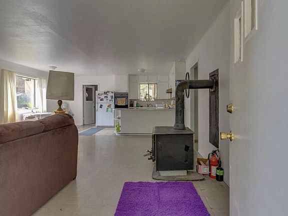 3rd image of 150 Blue Jay Ln