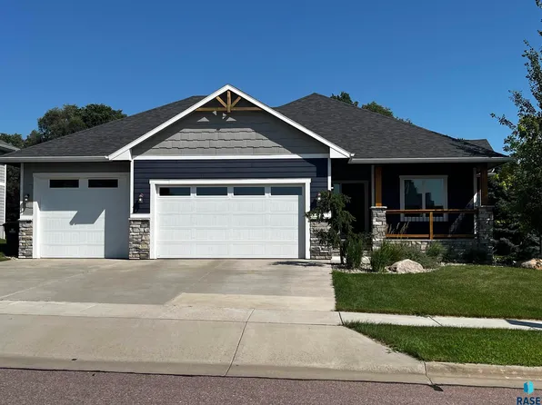 8808 E Silverbell St, Sioux Falls, SD 57110