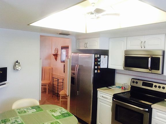 3rd image of 1621 S Lake Ave APT 1