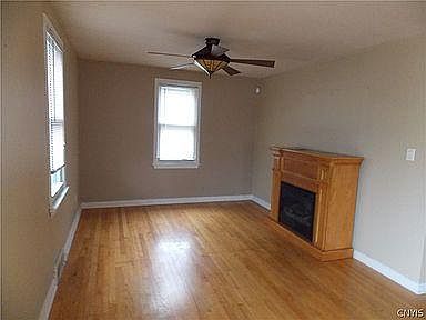 4th image of 147 Orchard Dr E