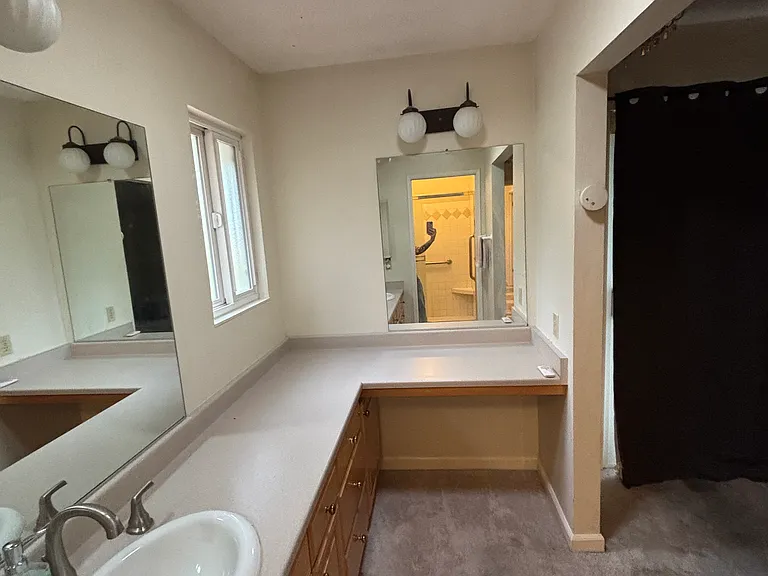 418 Aragon Pl — Photo 1