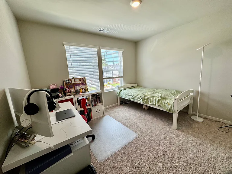 832 Bradley St NE — Photo 10