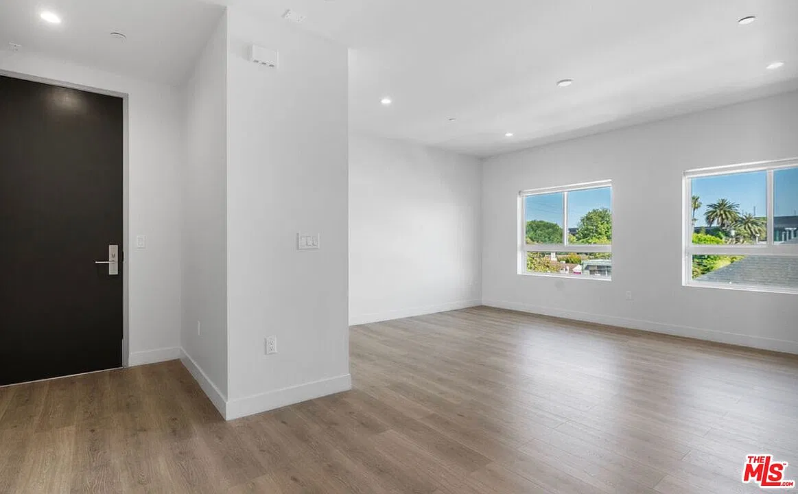 Studio, 1.0 bath, 555 sqft, $2,700 — Photo 2