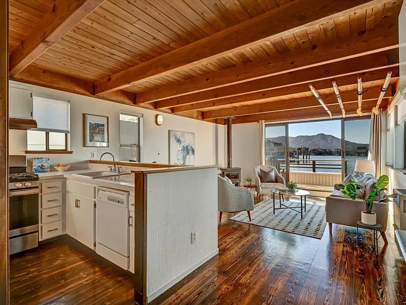 3 bed, 1120 sqft, $5,500 — Photo 3