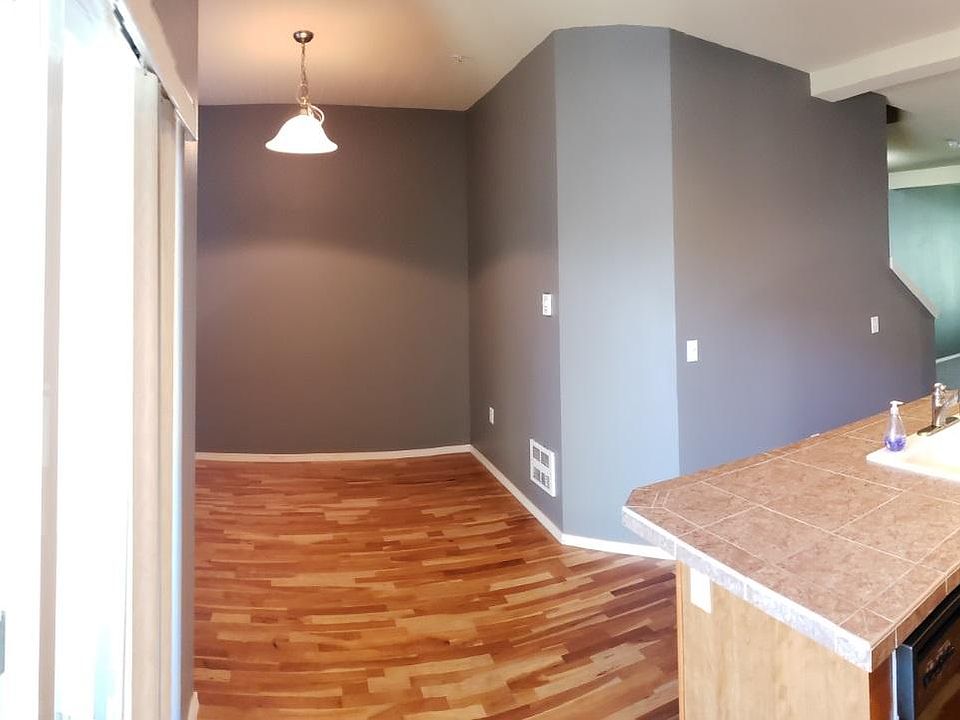 2nd Floor Kitchen with Dining Rm, Balcony