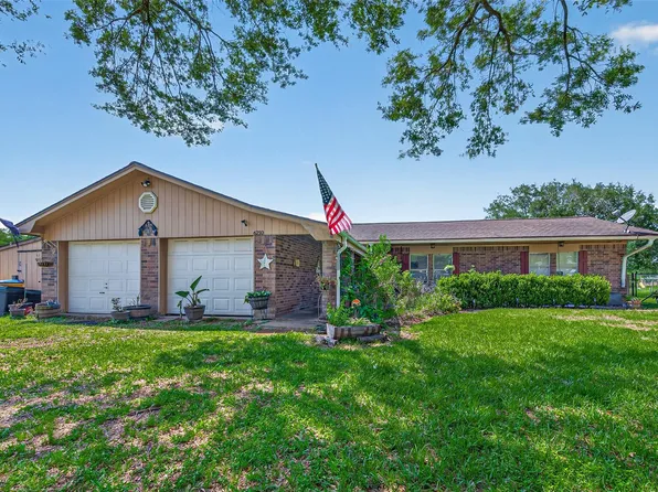 6210 Eagle Dr, Rosenberg, TX 77471