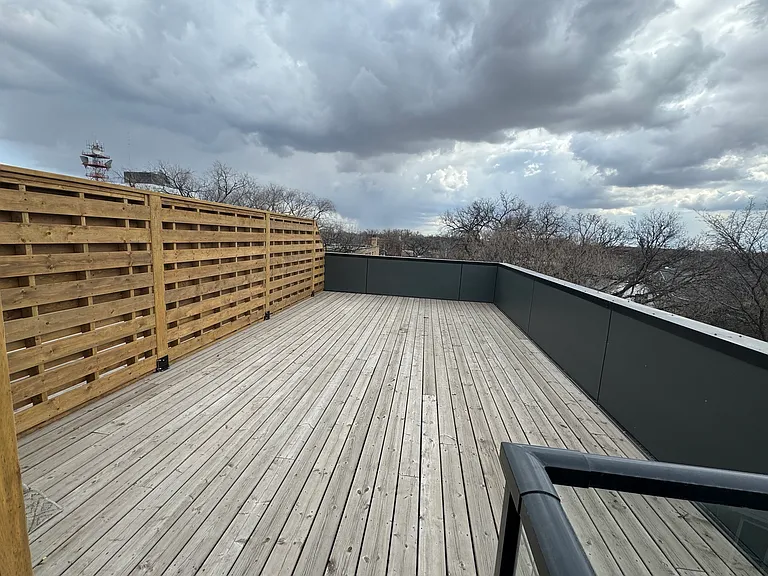 260 Wellington Cres #11 — Photo 30