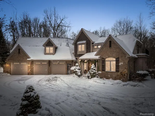9957 Kingston Rdg, Clarkston, MI 48348