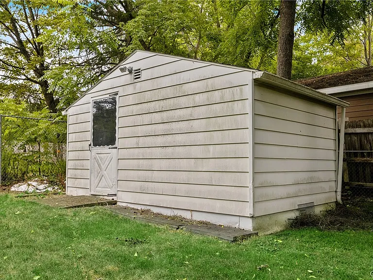 444 Buckingham Ave — Photo 29