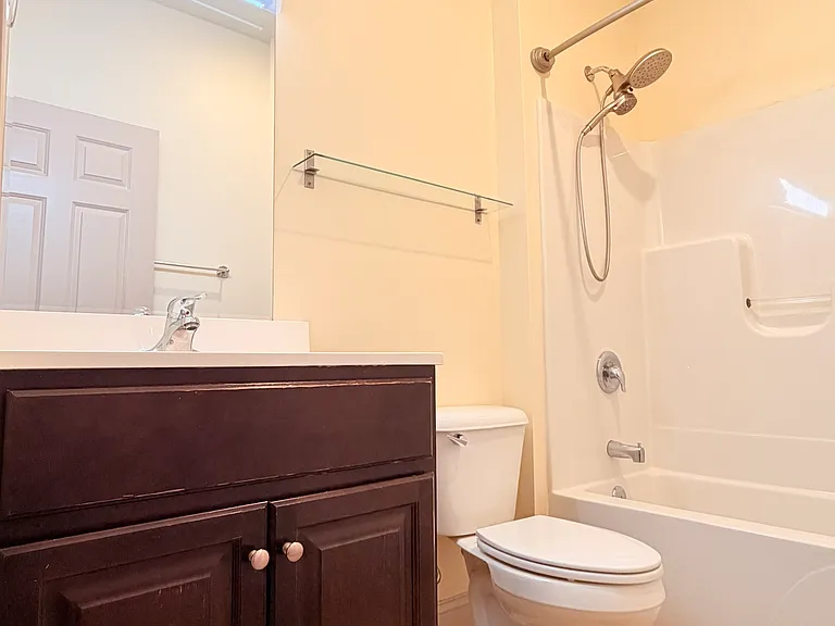 191 College St #208 — Photo 33