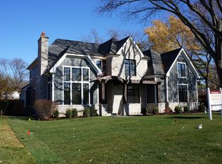 940 Woodland Dr, Glenview, IL
