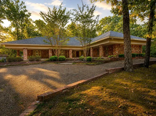 2205 Church Ave, Mena, AR 71953