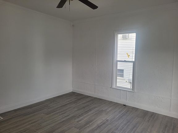 3rd image of 627 N Main Ave