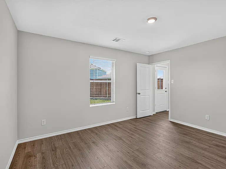 1128 Northfield Dr — Photo 12