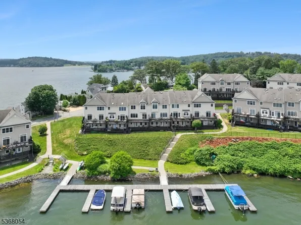 6 Catamaran Ct, Mount Arlington Boro, NJ 07856