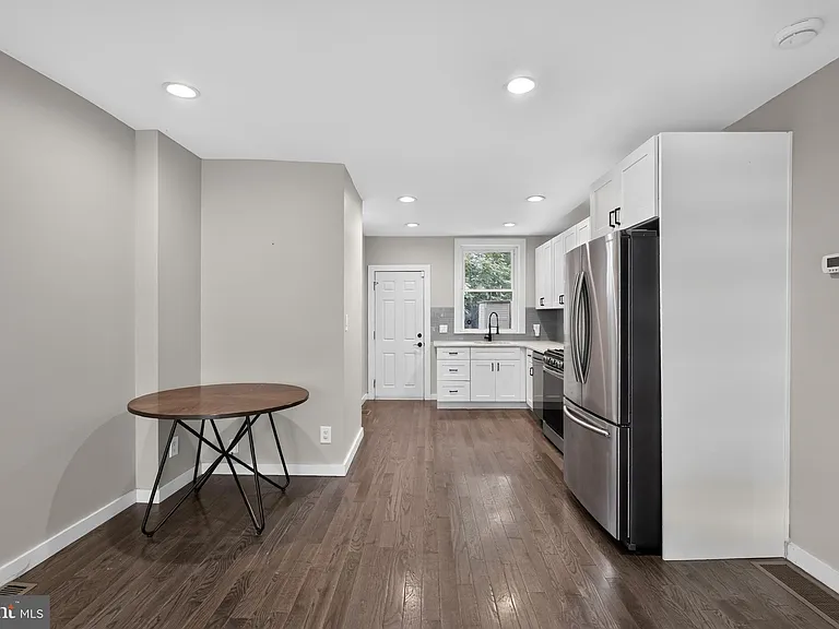 1911 S Lambert St — Photo 12