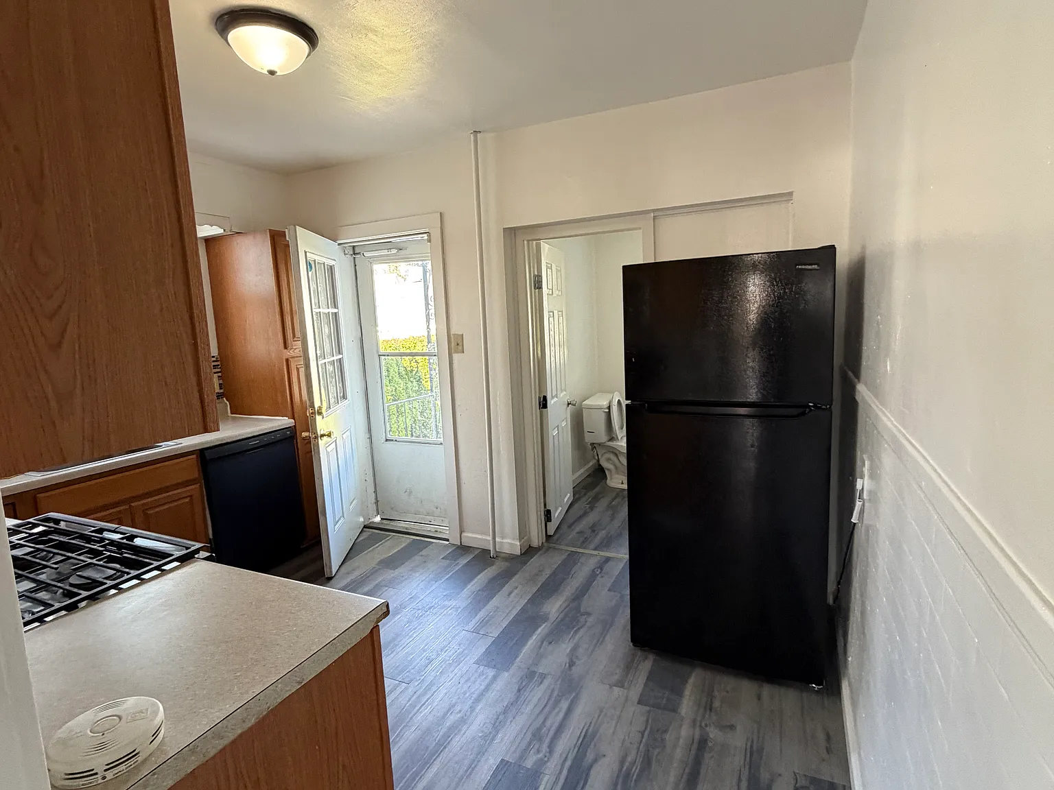 84 E Carey St — Photo 3