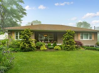 32 Mohawk Trl, West Milford, NJ 07480