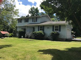 5 Chariton Dr, East Stroudsburg, PA 18301