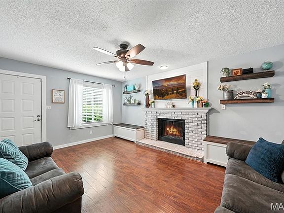 2nd image of 1012 Acorn Trail Dr