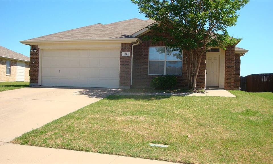1st image of 1224 Sweetwater Dr
