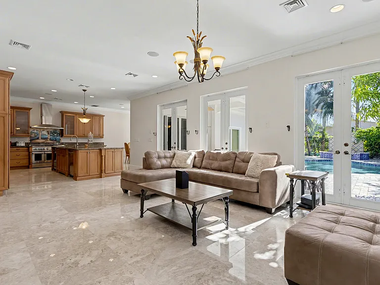 860 E Park Dr — Photo 31