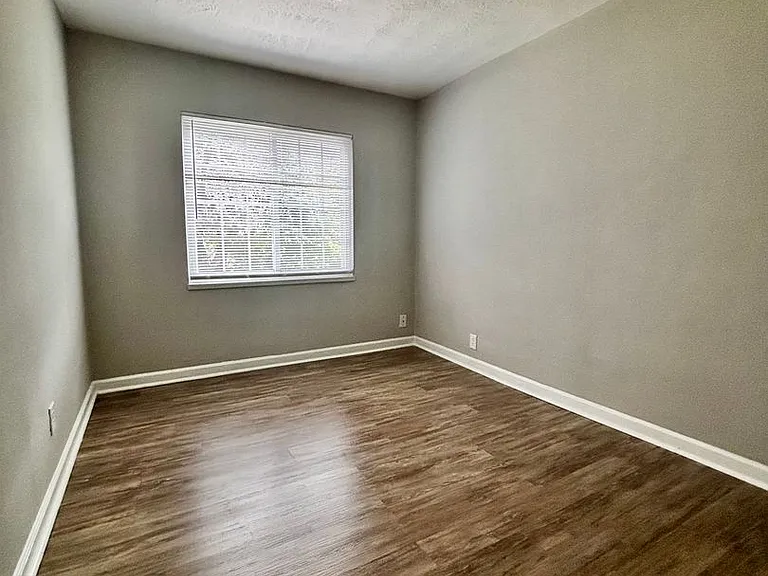 523 Hadley Avenue — Photo 10