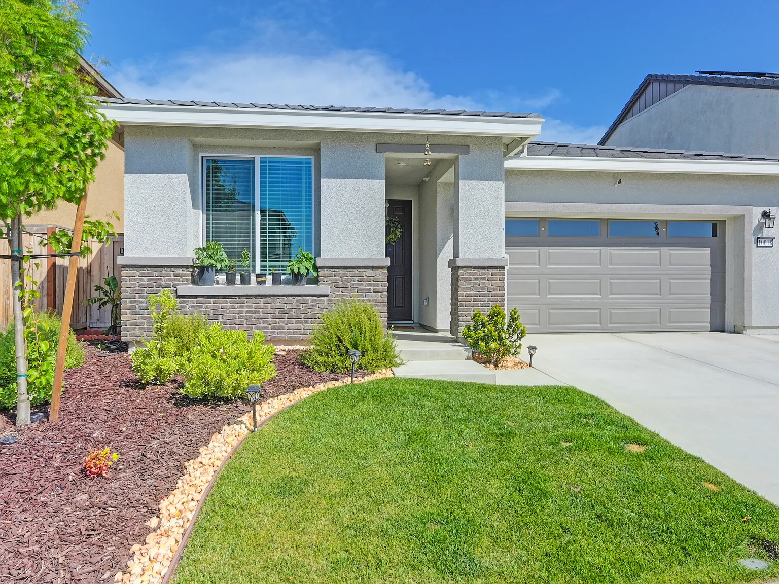 3 bed, 1600 sqft, $3,300 — Photo 3