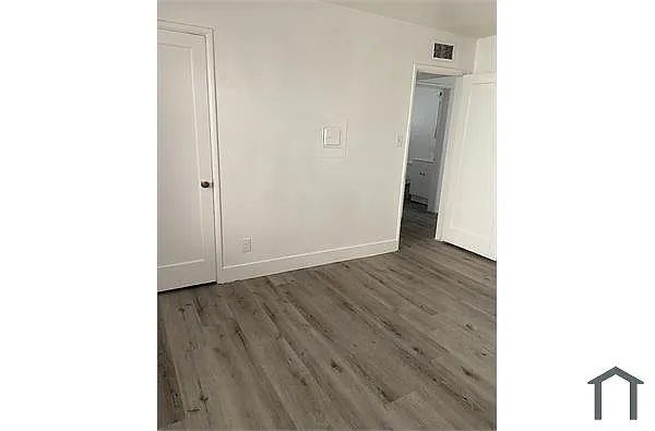 Building Photo - 218 N 13th St #5