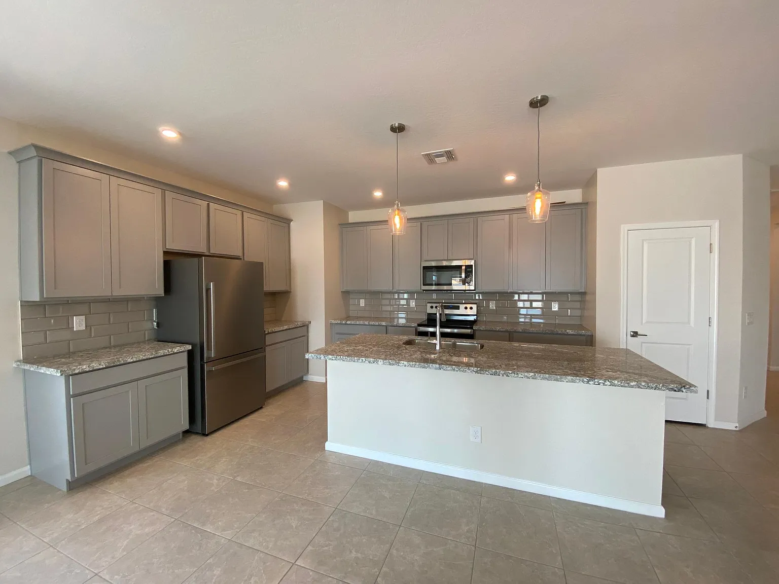 17832 W Daley Ln — Photo 4