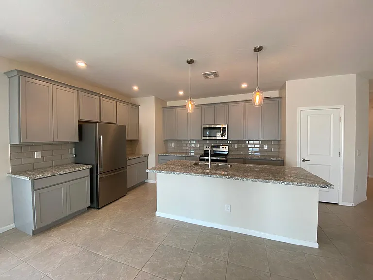 17832 W Daley Ln — Photo 4