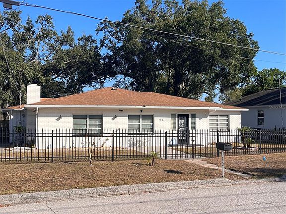 2nd image of 1802 E KNOLLWOOD STREET