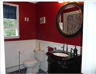 5th image of 82 Woodlawn St