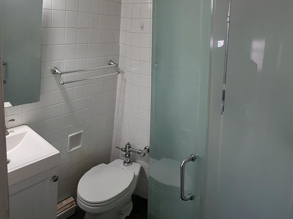 5th image of 923 E 85th St Floor 2