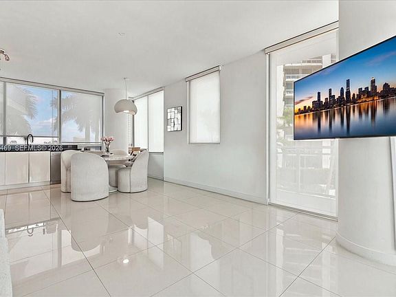 4th image of 92 SW 3rd St APT 1210