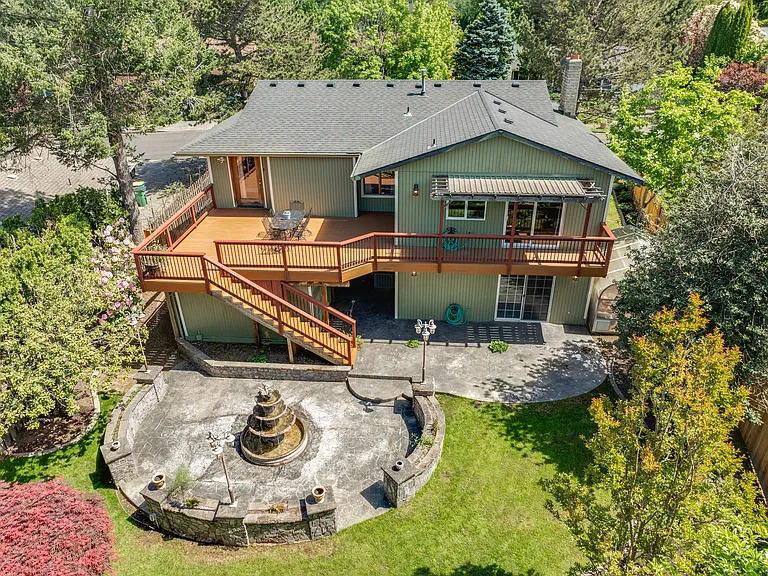 Backyard
+Lawn mowing managed/paid for by host
+Fully fenced
+Aesthetic fountain
+Sprinkler system