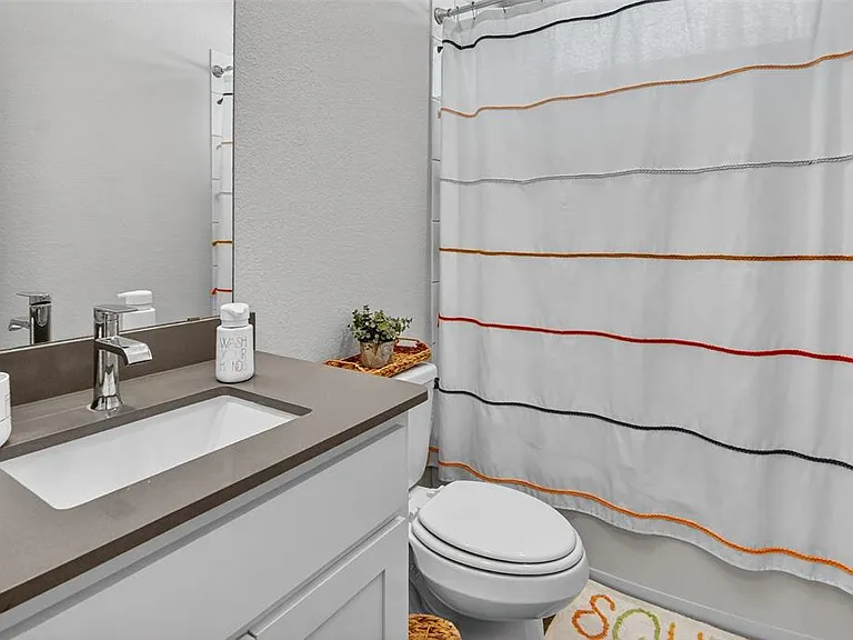 15536 Halstead Ln — Photo 4