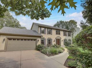 4330 S Sommerset Dr, New Berlin, WI 53151
