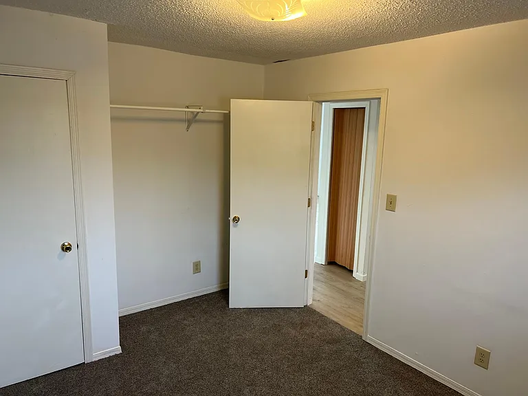 217 W North E — Photo 9