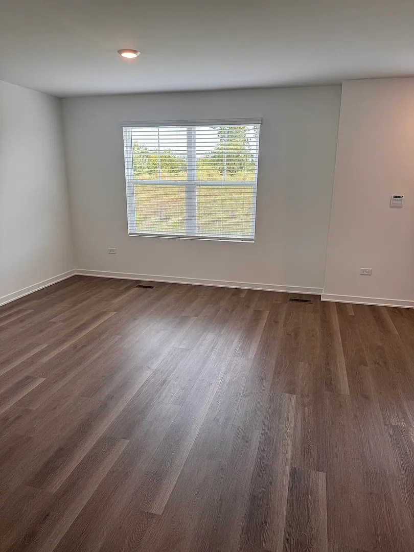 3 bed, 2.5 bath, 1827 sqft, $3,500 — Photo 4