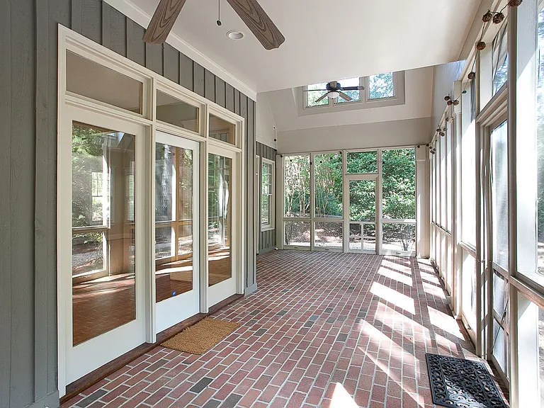 81103 Alexander — Photo 4