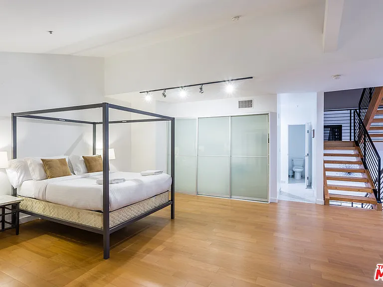 815 Hampton Dr #7 — Photo 3