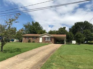 1110 Floral Dr, Lenoir, NC 28645