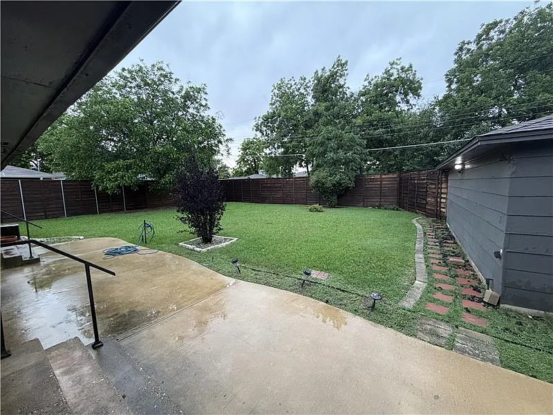 2 bed, 1300 sqft, $2,100 — Photo 2