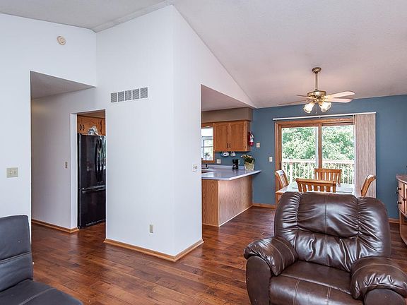 2nd image of 1119 37th St SW