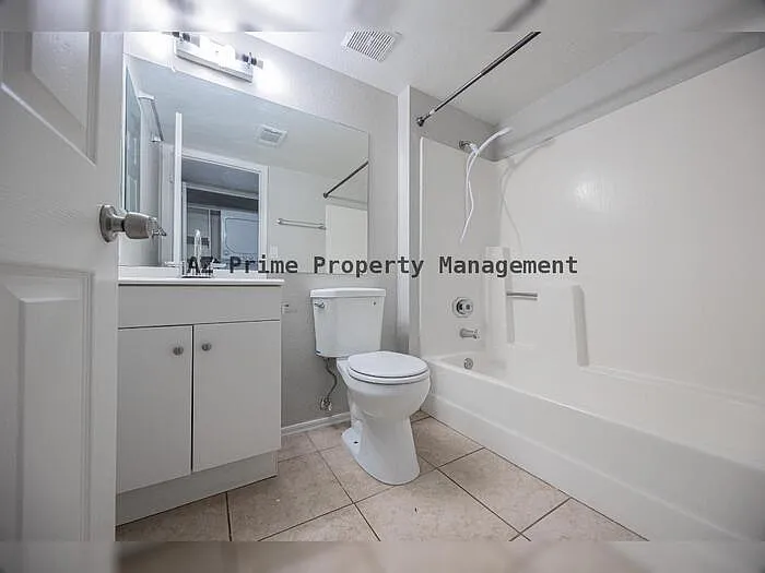 1055 W 5th St #18 — Photo 16