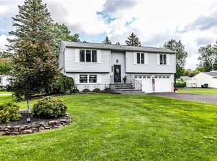 5041 Briarledge Rd, North Syracuse, NY 13212