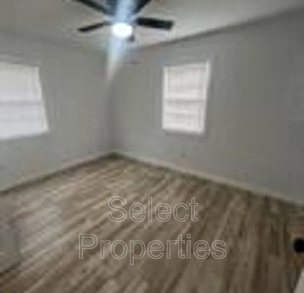 1802 Henry St — Photo 7